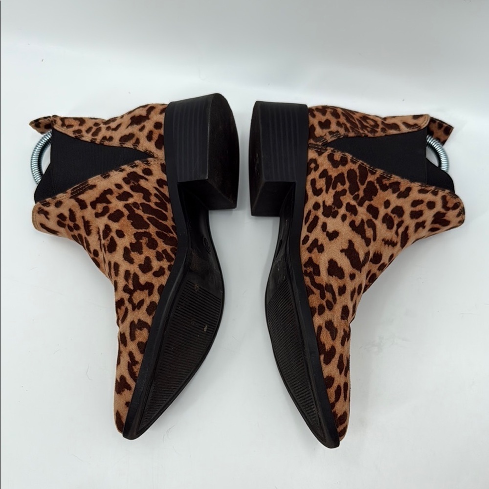 Bella Vita Brown Chelsea Boots with Suede-Like Finish Size 8.5 - Picture 6 of 10